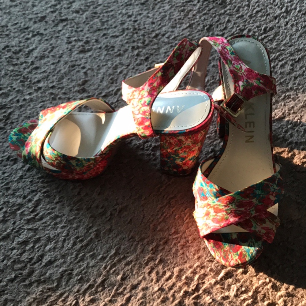 Platform Shoes - Picture 2 of 3